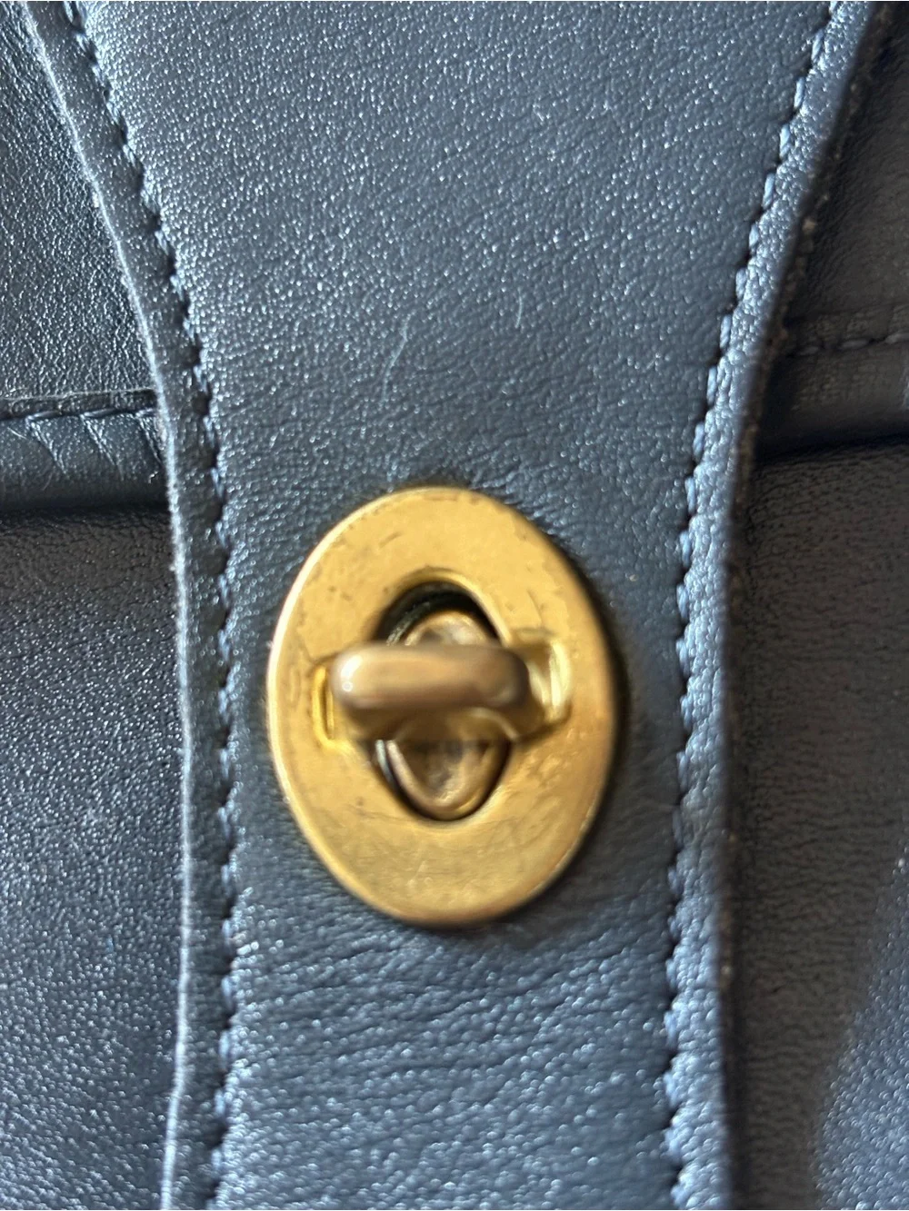 Vintage Coach two way bag Navy leather with brass hard wear made around 1970 - Picture 9 of 16